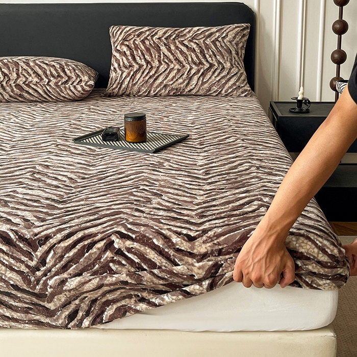 91家纺网 家纺一手货源 找家纺 朵朵家纺 2025新款加厚牛奶绒印花单床笠单品学生宿舍床垫保护套 床笠（床垫保护套可定制尺寸 ） 摩卡生活