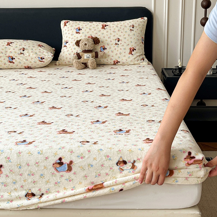 91家纺网 家纺一手货源 找家纺 朵朵家纺 2025新款加厚牛奶绒印花单床笠单品学生宿舍床垫保护套 床笠（床垫保护套可定制尺寸 ） 元气狗