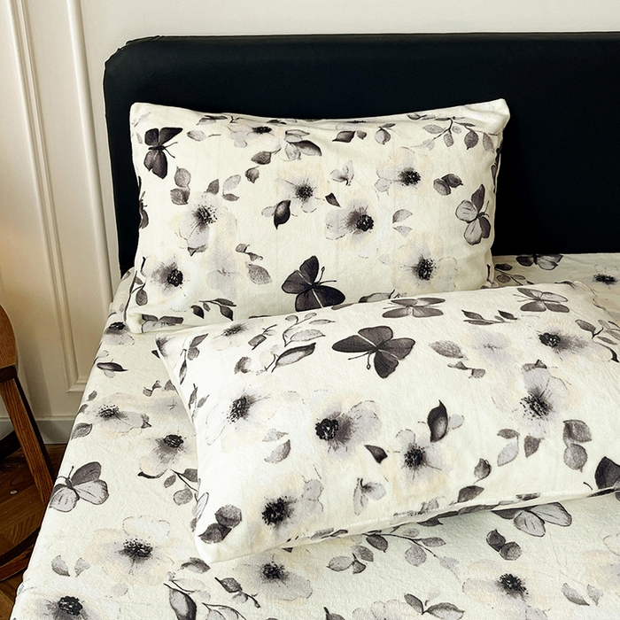 91家纺网 家纺一手货源 找家纺 朵朵家纺 2025新款加厚牛奶绒印花单床笠单品学生宿舍床垫保护套 床笠（床垫保护套可定制尺寸 ） 月光蝴蝶