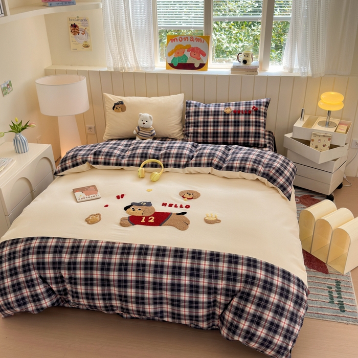 91家纺网 家纺一手货源 找家纺 如意朵 2025新款全棉磨毛卡通毛巾绣四件套（专版花型）-场景二 运动小狗