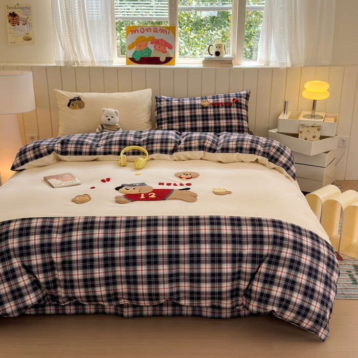 91家纺网 家纺一手货源 找家纺 如意朵 2025新款全棉磨毛卡通毛巾绣四件套（专版花型）-场景二 运动小狗