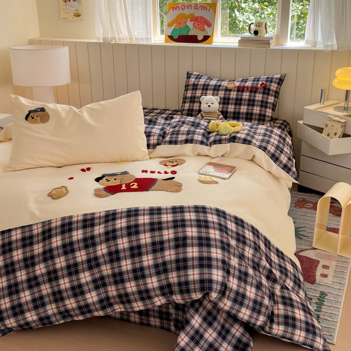 91家纺网 家纺一手货源 找家纺 如意朵 2025新款全棉磨毛卡通毛巾绣四件套（专版花型）-场景二 运动小狗