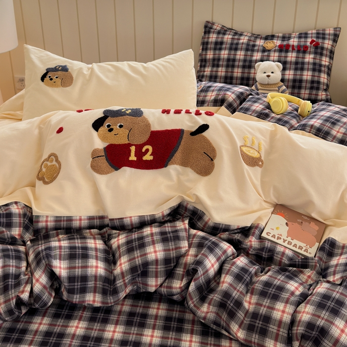 91家纺网 家纺一手货源 找家纺 如意朵 2025新款全棉磨毛卡通毛巾绣四件套（专版花型）-场景二 运动小狗