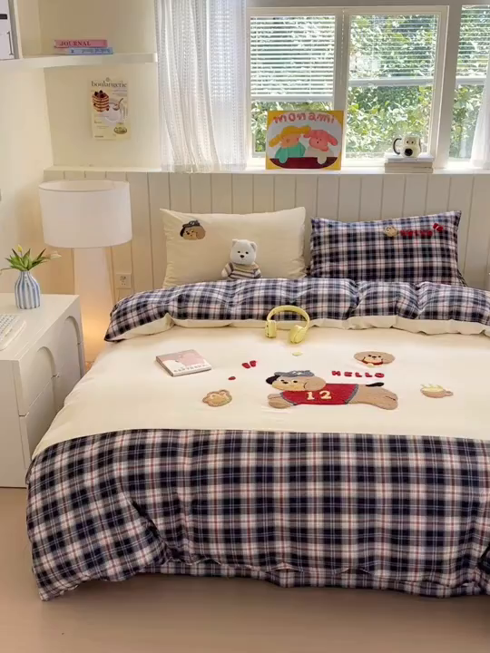 91家纺网 家纺一手货源 找家纺 如意朵 2025新款全棉磨毛卡通毛巾绣四件套（专版花型）-场景二 运动小狗