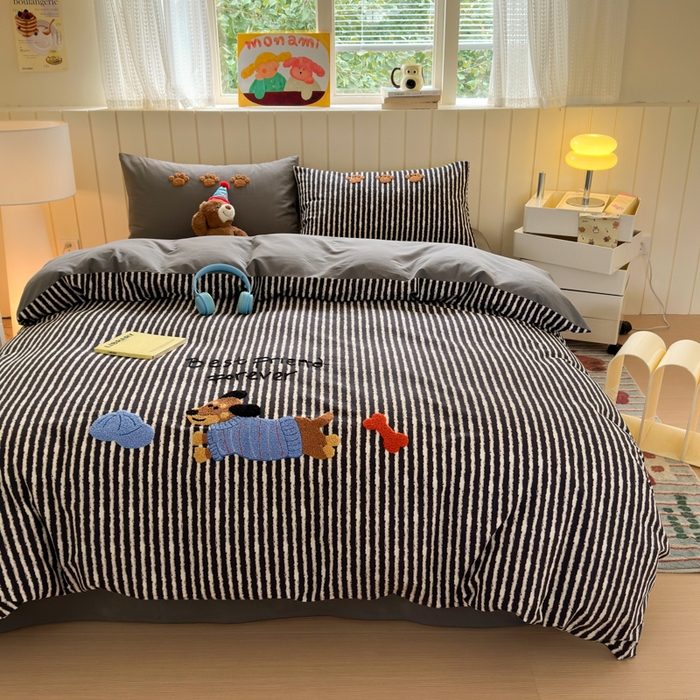 91家纺网 家纺一手货源 找家纺 如意朵 2025新款全棉磨毛卡通毛巾绣四件套（专版花型）-场景二 好朋友