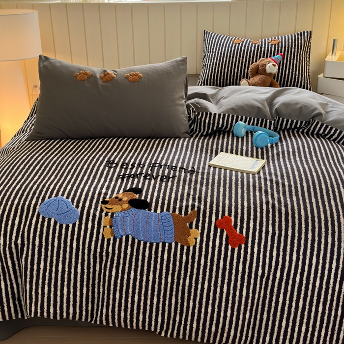 91家纺网 家纺一手货源 找家纺 如意朵 2025新款全棉磨毛卡通毛巾绣四件套（专版花型）-场景二 好朋友