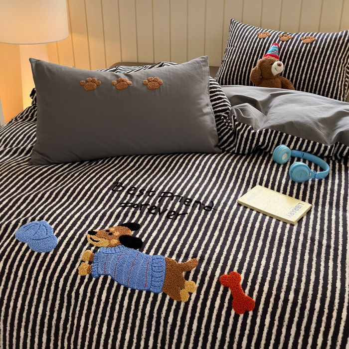 91家纺网 家纺一手货源 找家纺 如意朵 2025新款全棉磨毛卡通毛巾绣四件套（专版花型）-场景二 好朋友