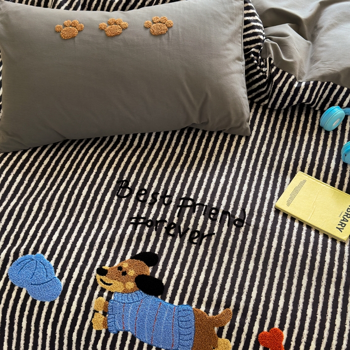 91家纺网 家纺一手货源 找家纺 如意朵 2025新款全棉磨毛卡通毛巾绣四件套（专版花型）-场景二 好朋友