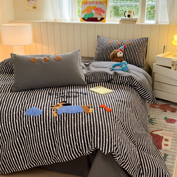 91家纺网 家纺一手货源 找家纺 如意朵 2025新款全棉磨毛卡通毛巾绣四件套（专版花型）-场景二 好朋友