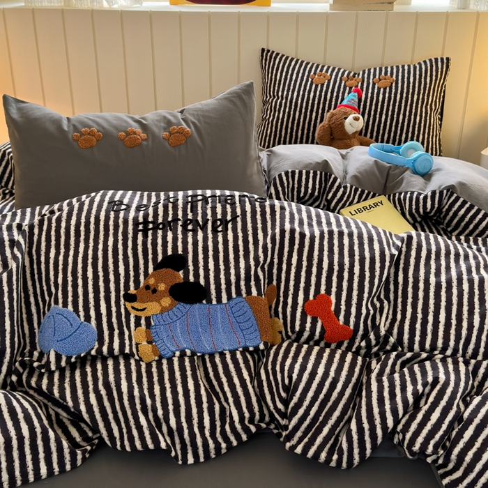 91家纺网 家纺一手货源 找家纺 如意朵 2025新款全棉磨毛卡通毛巾绣四件套（专版花型）-场景二 好朋友