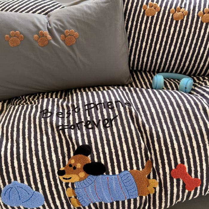 91家纺网 家纺一手货源 找家纺 如意朵 2025新款全棉磨毛卡通毛巾绣四件套（专版花型）-场景二 好朋友