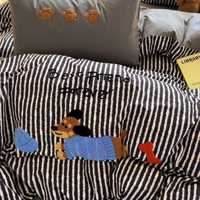 91家纺网 家纺一手货源 找家纺 如意朵 2025新款全棉磨毛卡通毛巾绣四件套（专版花型）-场景二 好朋友