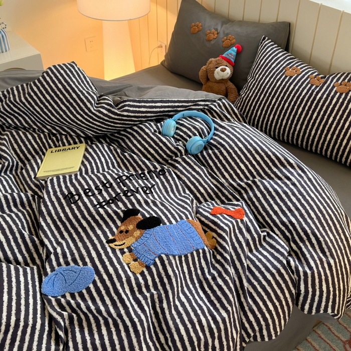 91家纺网 家纺一手货源 找家纺 如意朵 2025新款全棉磨毛卡通毛巾绣四件套（专版花型）-场景二 好朋友