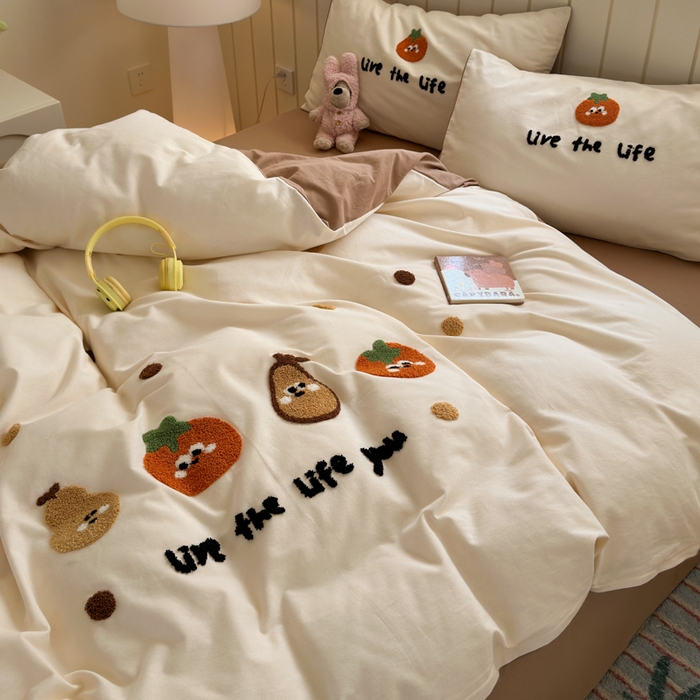 91家纺网 家纺一手货源 找家纺 如意朵 2025新款全棉磨毛卡通毛巾绣四件套（专版花型）-场景二 好柿发生