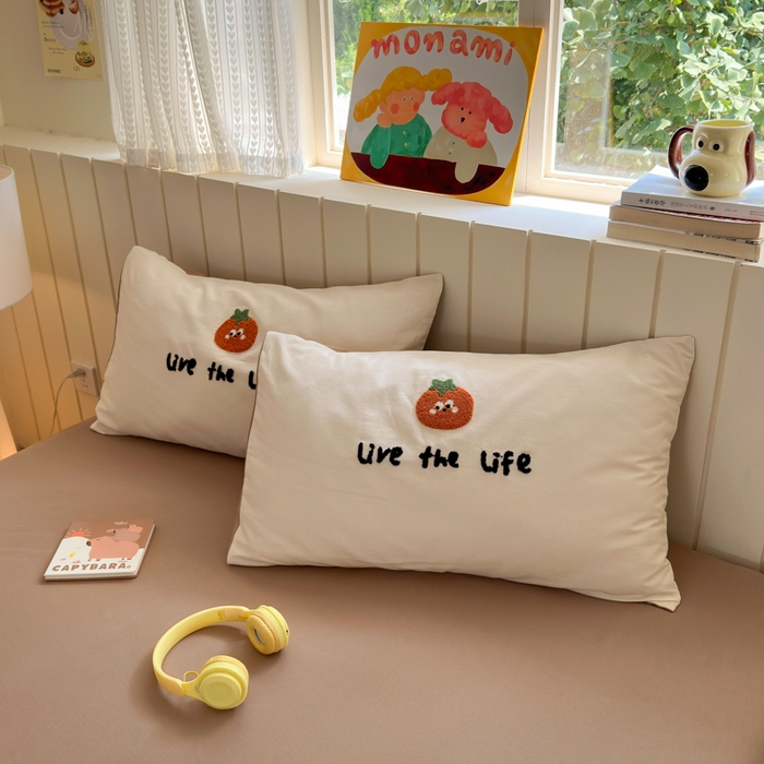 91家纺网 家纺一手货源 找家纺 如意朵 2025新款全棉磨毛卡通毛巾绣四件套（专版花型）-场景二 好柿发生