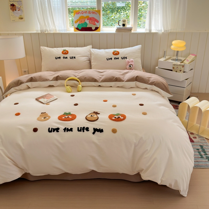 91家纺网 家纺一手货源 找家纺 如意朵 2025新款全棉磨毛卡通毛巾绣四件套（专版花型）-场景二 好柿发生