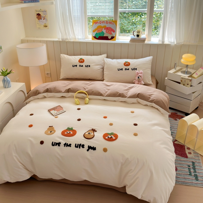 91家纺网 家纺一手货源 找家纺 如意朵 2025新款全棉磨毛卡通毛巾绣四件套（专版花型）-场景二 好柿发生