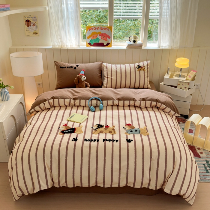 如意朵 2025新款全棉磨毛卡通毛巾绣四件套（专版花型）-场景二 快乐小狗