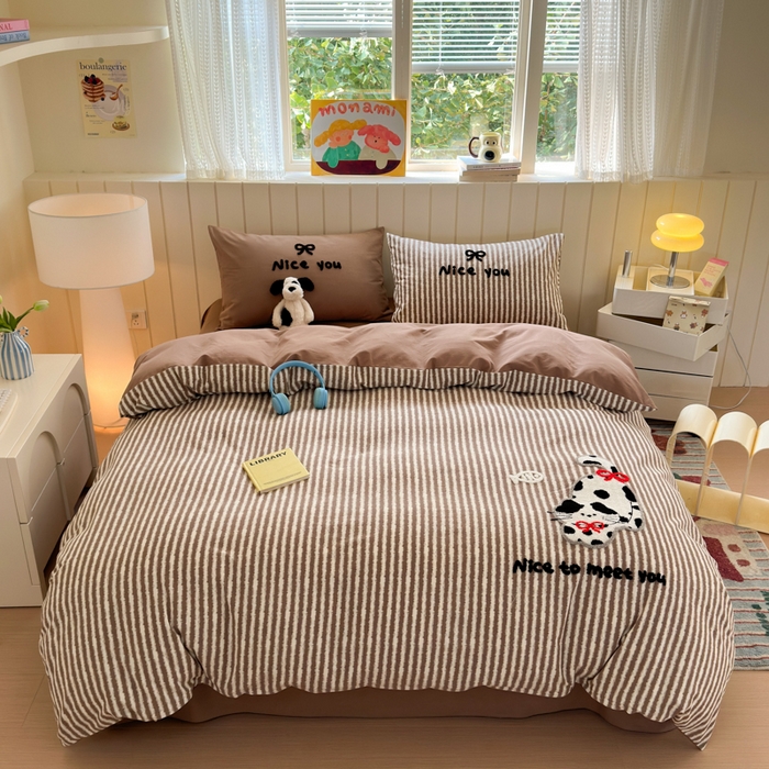 如意朵 2025新款全棉磨毛卡通毛巾绣四件套（专版花型）-场景二 猫抓鱼