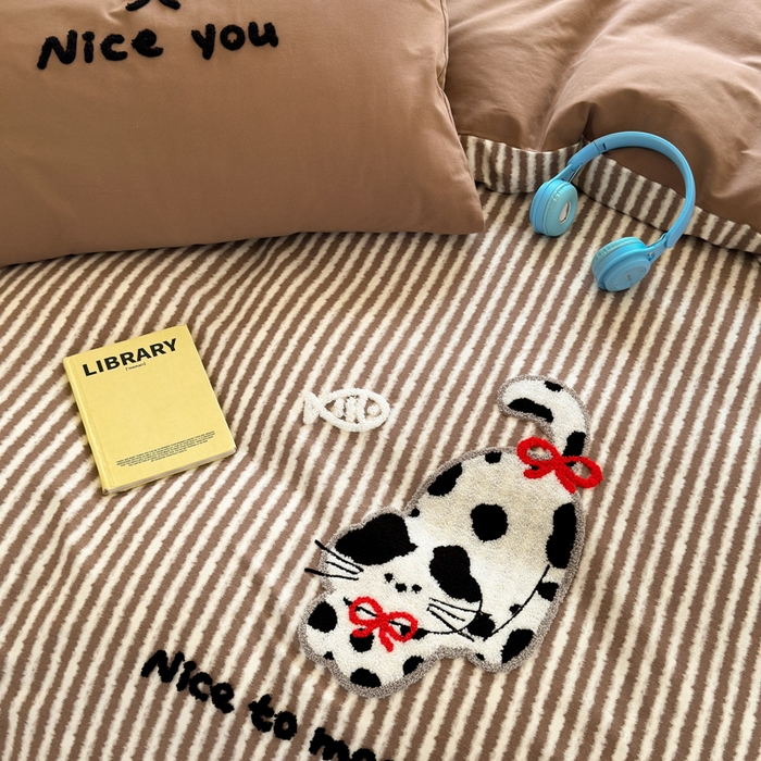 91家纺网 家纺一手货源 找家纺 如意朵 2025新款全棉磨毛卡通毛巾绣四件套（专版花型）-场景二 猫抓鱼