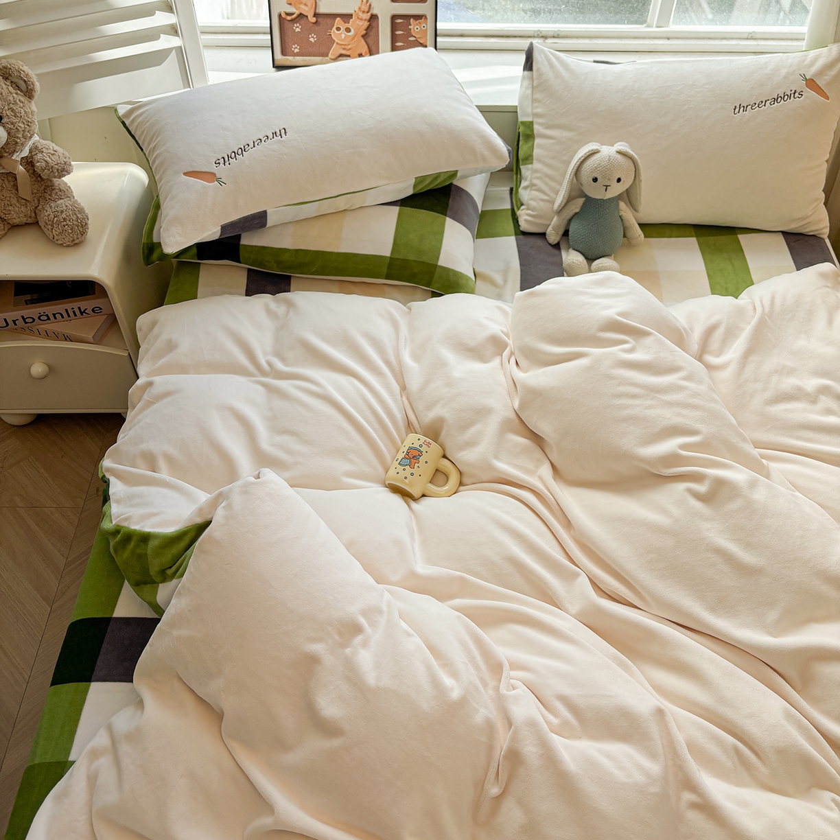 91家纺网 家纺一手货源 找家纺 悦织语 2025秋冬新品200克加厚牛奶绒刺绣无印风格子双拼印绣四件套 格子双拼-萝卜兔