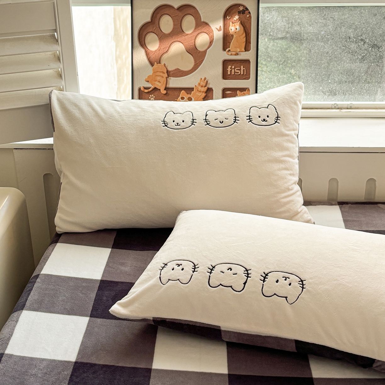 91家纺网 家纺一手货源 找家纺 （总）悦织语 2025秋冬新品200克加厚牛奶绒刺绣无印风格子双拼印绣四件套