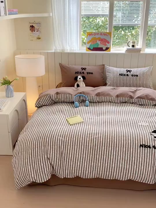 91家纺网 家纺一手货源 找家纺 如意朵 2025新款全棉磨毛卡通毛巾绣四件套（专版花型）-场景二 猫抓鱼