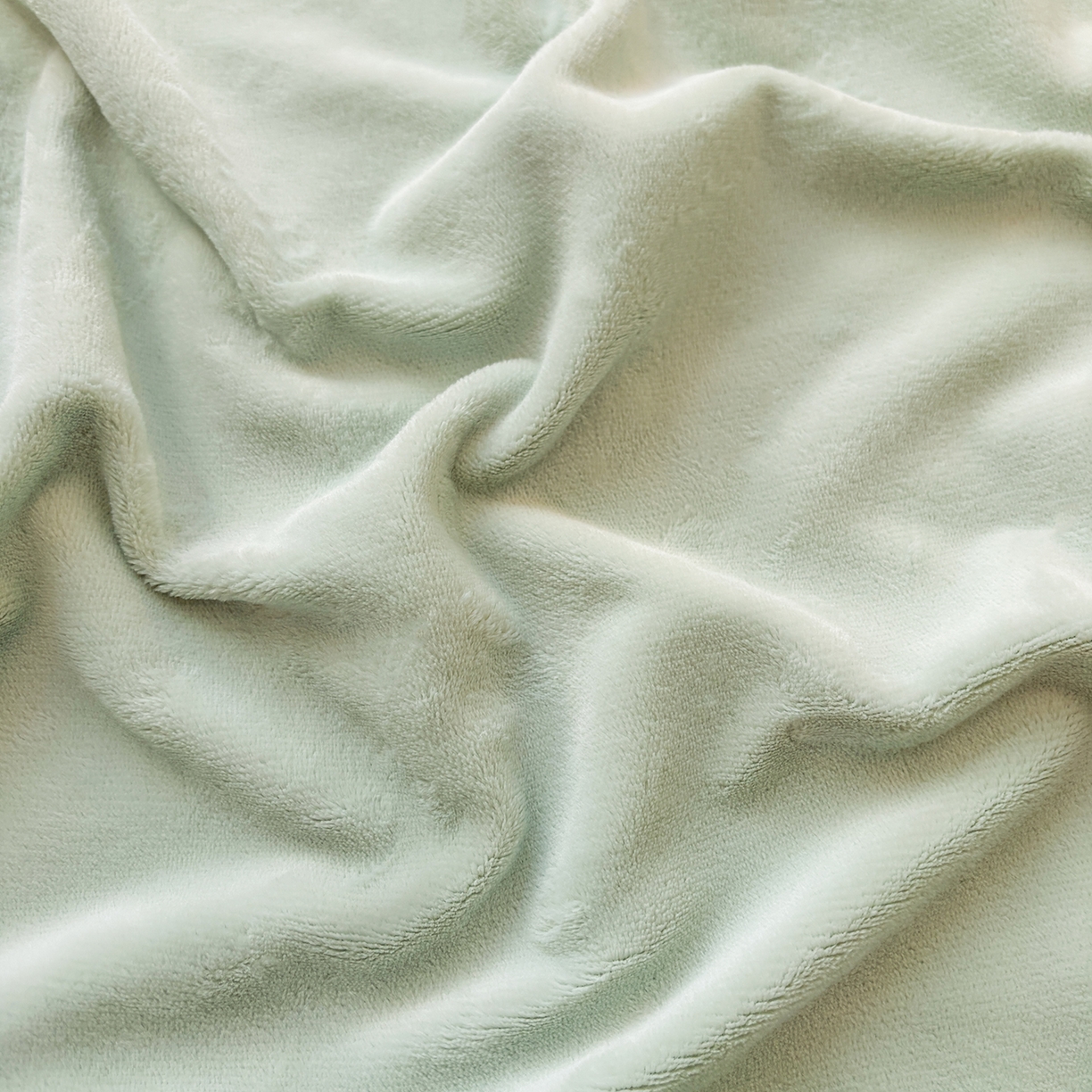 91家纺网 家纺一手货源 找家纺 悦织语 2025秋冬新品200克加厚牛奶绒刺绣无印风格子双拼印绣四件套 格子双拼-笨笨熊绿