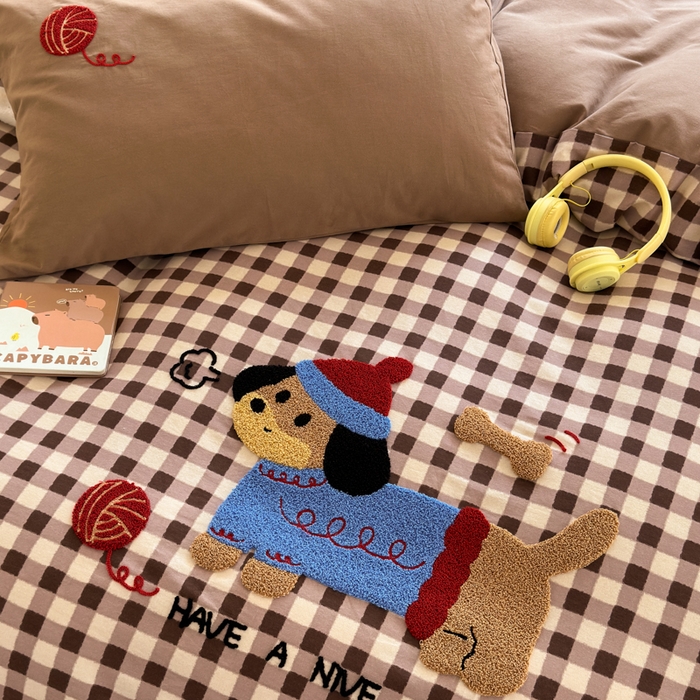 91家纺网 家纺一手货源 找家纺 如意朵 2025新款全棉磨毛卡通毛巾绣四件套（专版花型）-场景二 毛线小狗