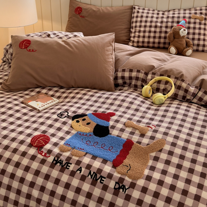 91家纺网 家纺一手货源 找家纺 如意朵 2025新款全棉磨毛卡通毛巾绣四件套（专版花型）-场景二 毛线小狗