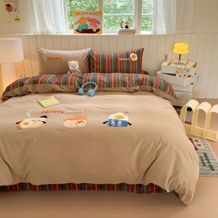 91家纺网 家纺一手货源 找家纺 如意朵 2025新款全棉磨毛卡通毛巾绣四件套（专版花型）-场景二 美味吐司