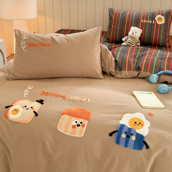 91家纺网 家纺一手货源 找家纺 如意朵 2025新款全棉磨毛卡通毛巾绣四件套（专版花型）-场景二 美味吐司