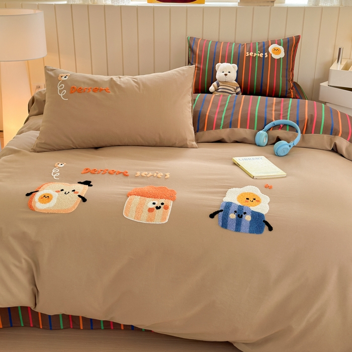 91家纺网 家纺一手货源 找家纺 如意朵 2025新款全棉磨毛卡通毛巾绣四件套（专版花型）-场景二 美味吐司