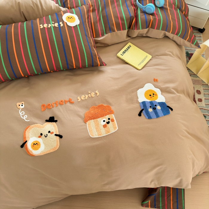 91家纺网 家纺一手货源 找家纺 如意朵 2025新款全棉磨毛卡通毛巾绣四件套（专版花型）-场景二 美味吐司