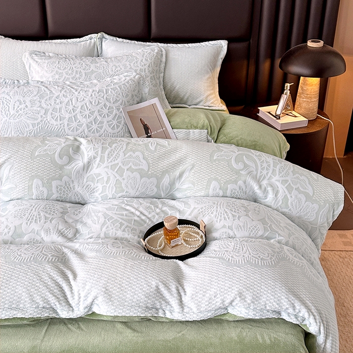 91家纺网 家纺一手货源 找家纺 （总）家贝爱 2025新款230克烂花雕花牛奶绒四件套