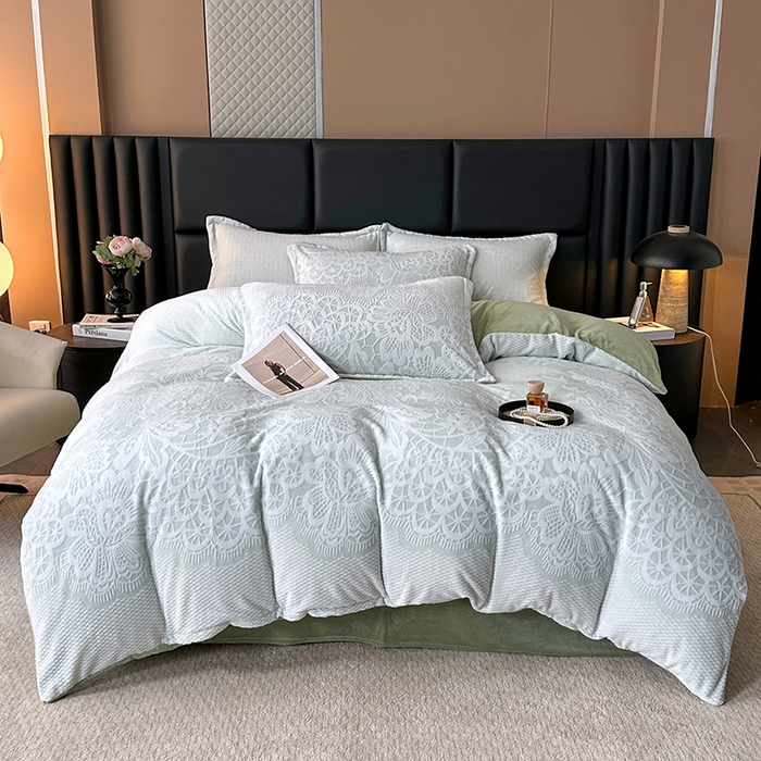 家贝爱 2025新款230克烂花雕花牛奶绒四件套 爱在秋冬