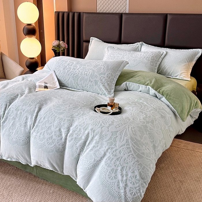 91家纺网 家纺一手货源 找家纺 家贝爱 2025新款230克烂花雕花牛奶绒四件套 爱在秋冬