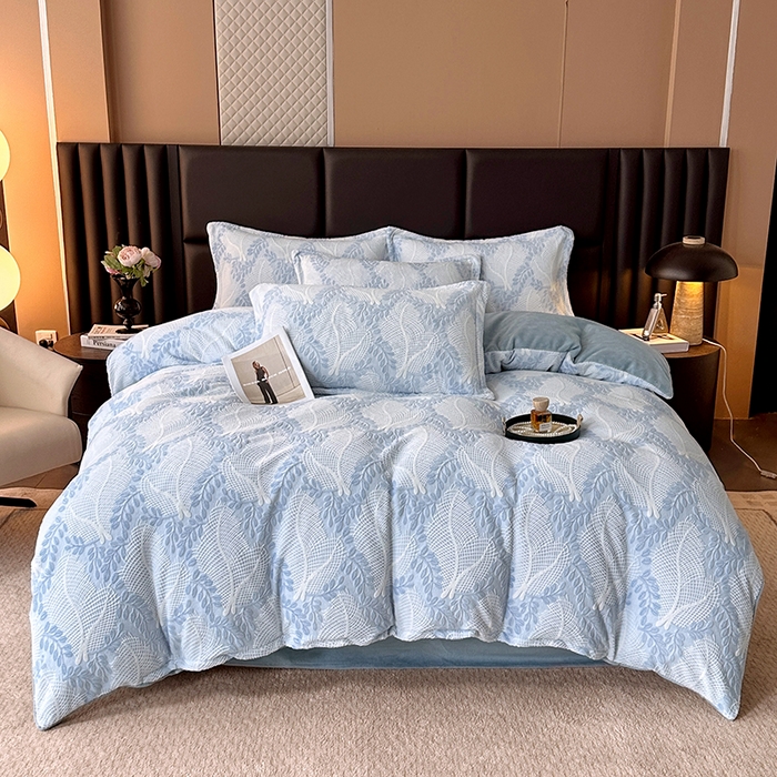 家贝爱 2025新款230克烂花雕花牛奶绒四件套 芳草蓝