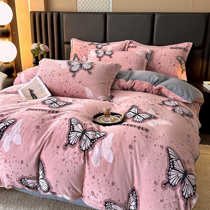 91家纺网 家纺一手货源 找家纺 家贝爱 2025新款230克烂花雕花牛奶绒四件套 翩翩蝶影