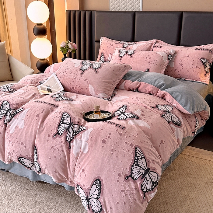 91家纺网 家纺一手货源 找家纺 家贝爱 2025新款230克烂花雕花牛奶绒四件套 翩翩蝶影