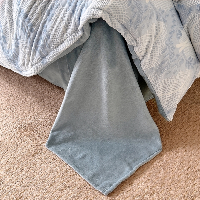 91家纺网 家纺一手货源 找家纺 家贝爱 2025新款230克烂花雕花牛奶绒四件套 芳草蓝