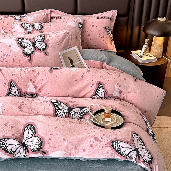 91家纺网 家纺一手货源 找家纺 家贝爱 2025新款230克烂花雕花牛奶绒四件套 翩翩蝶影