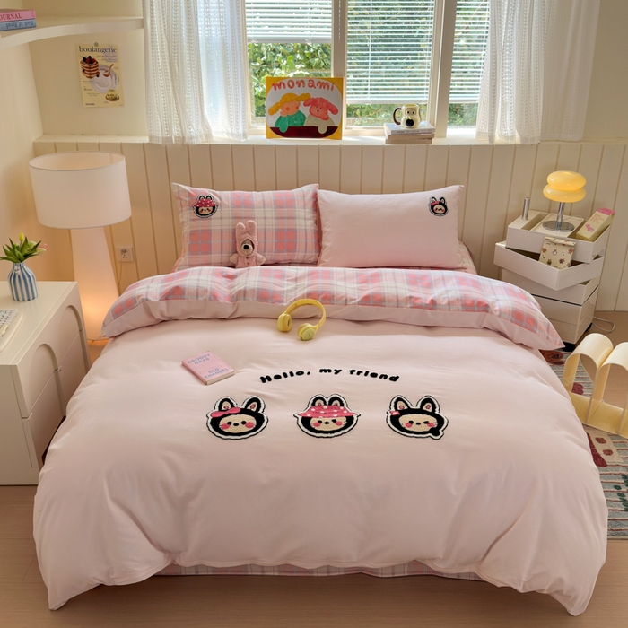 如意朵 2025新款全棉磨毛卡通毛巾绣四件套（专版花型）-场景二 萌布布粉