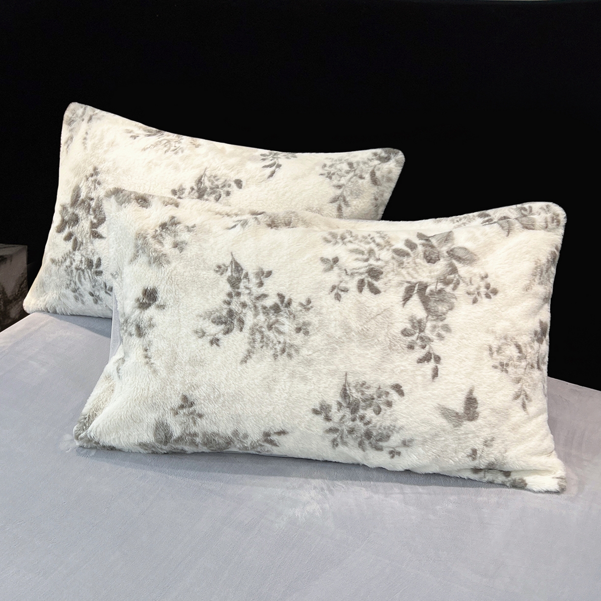 91家纺网 家纺一手货源 找家纺 悦织语 2025新款高克重加厚轻奢獭兔毛美拉德风四件套 兔毛-繁花