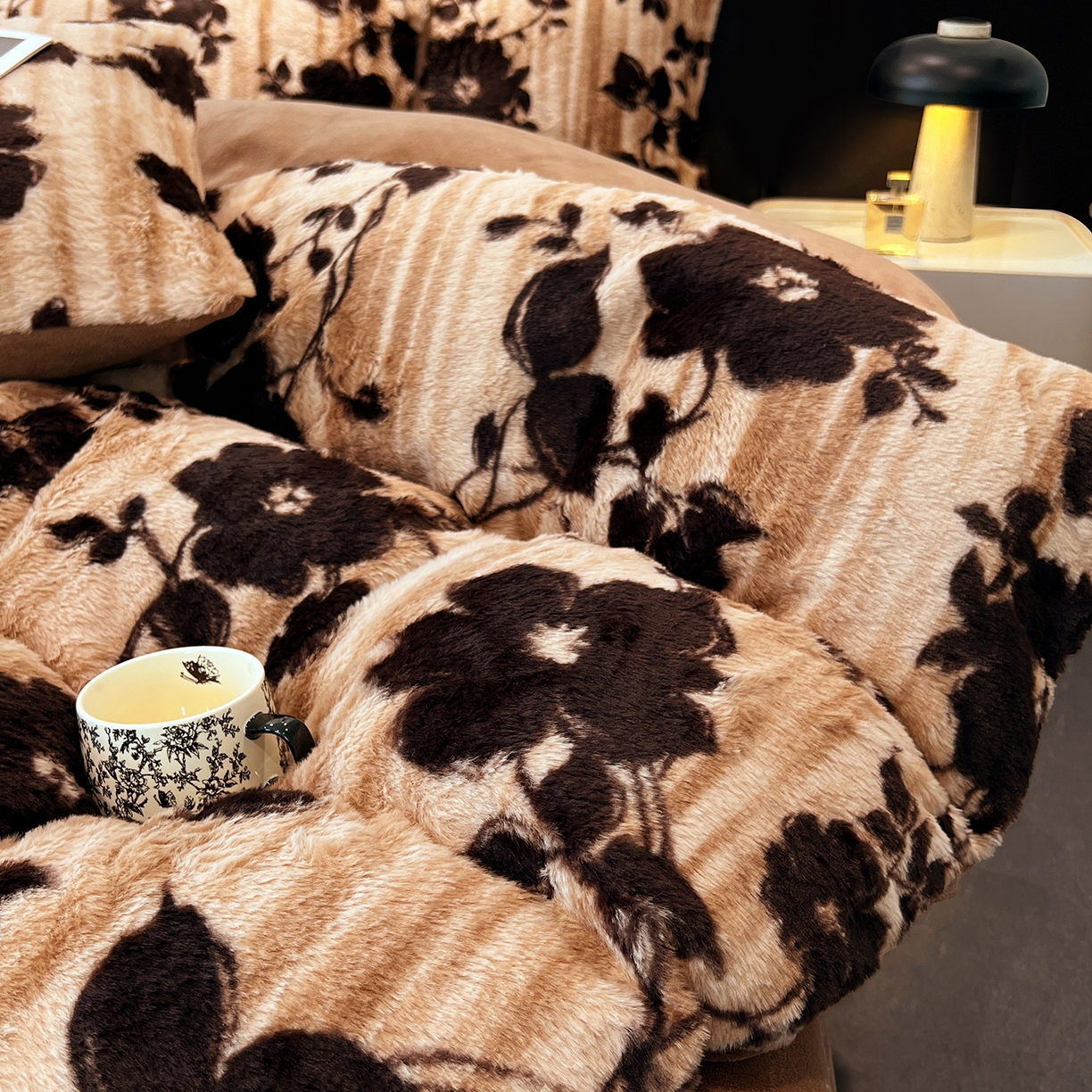 91家纺网 家纺一手货源 找家纺 悦织语 2025新款高克重加厚轻奢獭兔毛美拉德风四件套 兔毛-漫漫