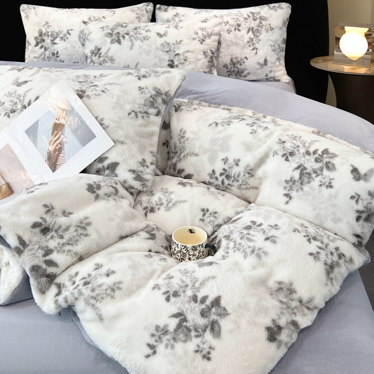 91家纺网 家纺一手货源 找家纺 悦织语 2025新款高克重加厚轻奢獭兔毛美拉德风四件套 兔毛-繁花