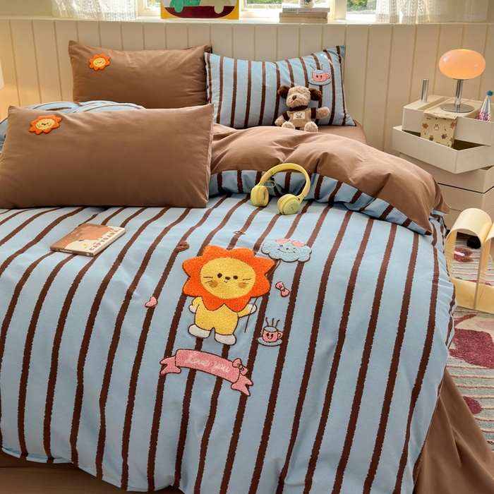 91家纺网 家纺一手货源 找家纺 如意朵 2025新款全棉磨毛卡通毛巾绣四件套（专版花型）-场景二 明星狮子