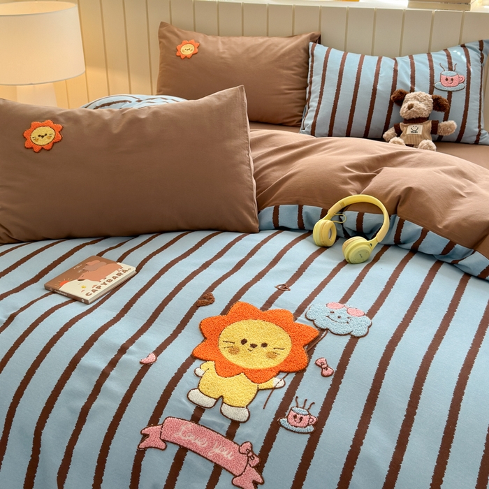 91家纺网 家纺一手货源 找家纺 如意朵 2025新款全棉磨毛卡通毛巾绣四件套（专版花型）-场景二 明星狮子