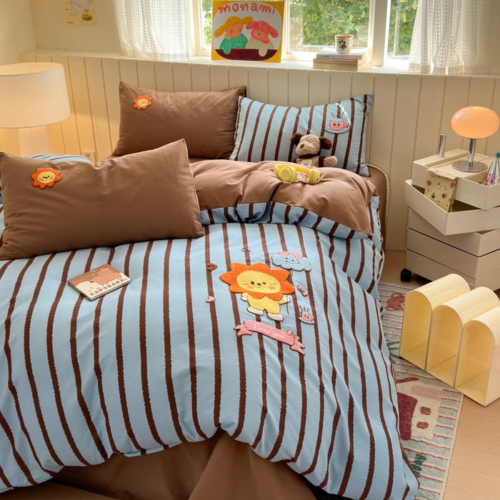 91家纺网 家纺一手货源 找家纺 如意朵 2025新款全棉磨毛卡通毛巾绣四件套（专版花型）-场景二 明星狮子