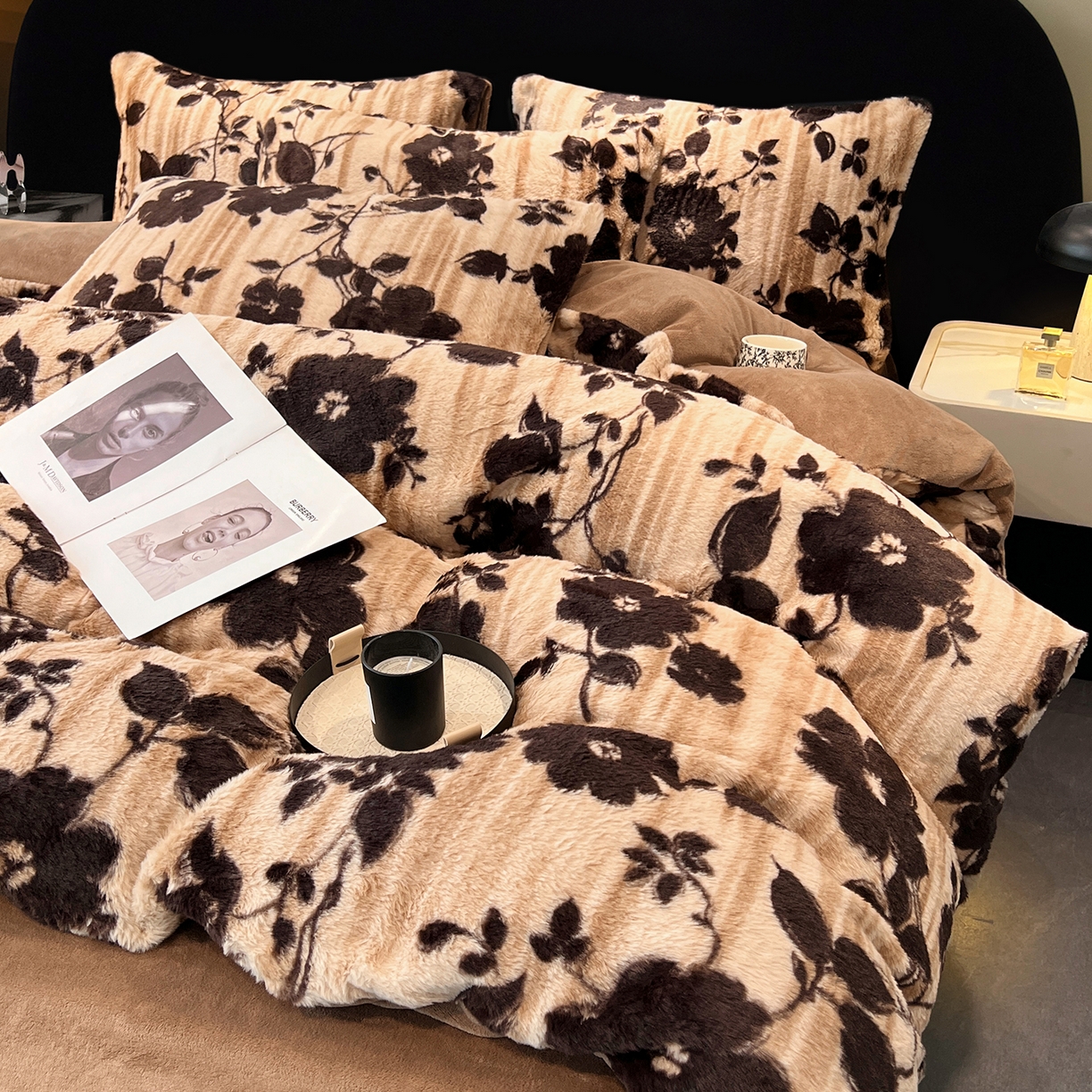 91家纺网 家纺一手货源 找家纺 （总）悦织语 2025新款高克重加厚轻奢獭兔毛美拉德风四件套